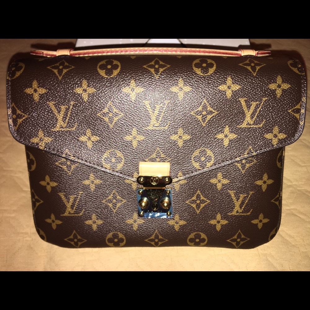 Louis Vuitton Pochette Métis - AUTHENTIC